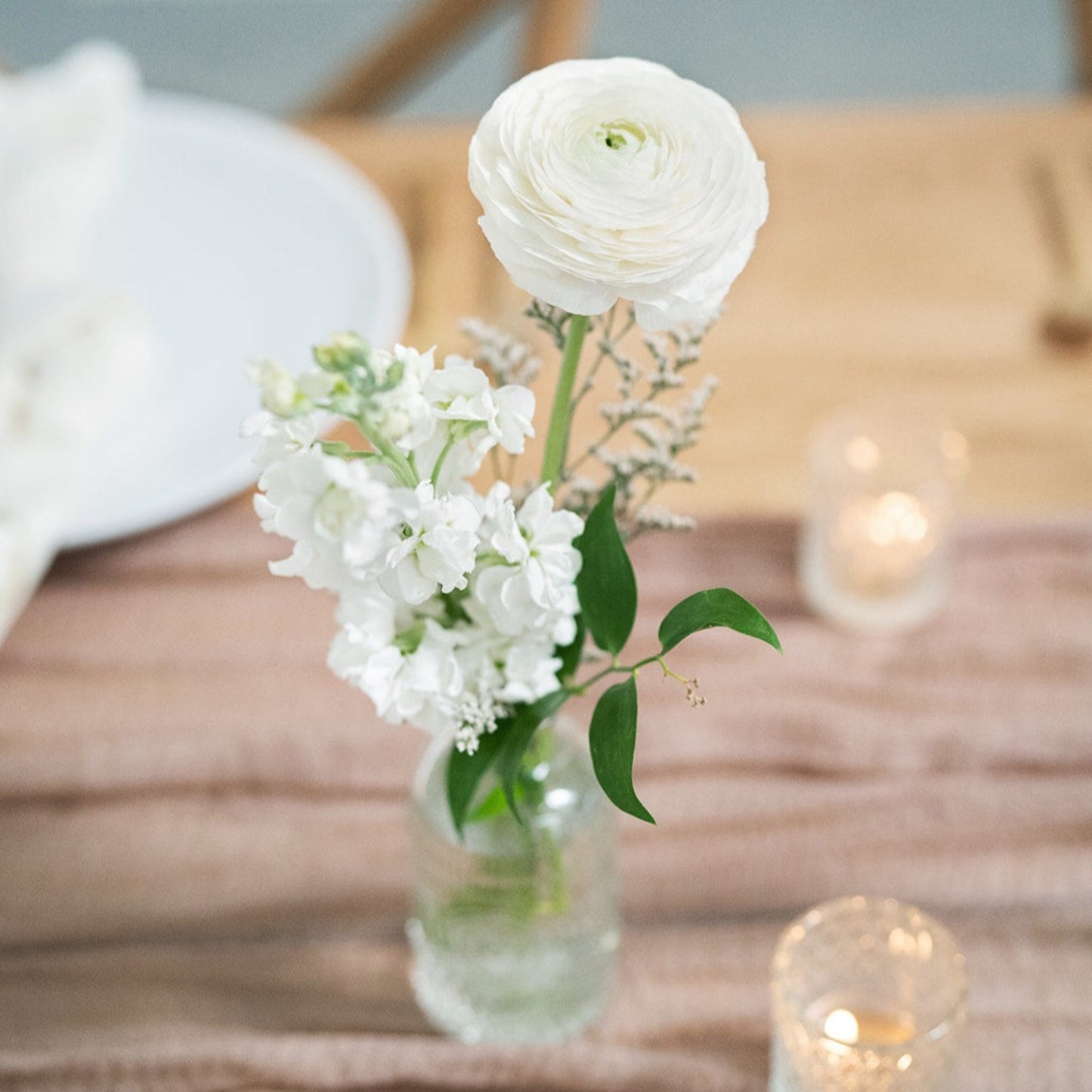 The Sophia Classic Whites Bud Vase Centerpiece – Zinnia Floral Co